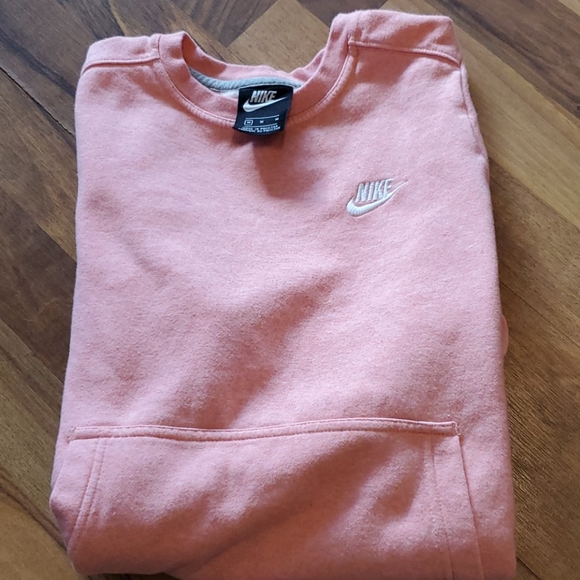 Nike Tops - Nike sweatshirt with pockets